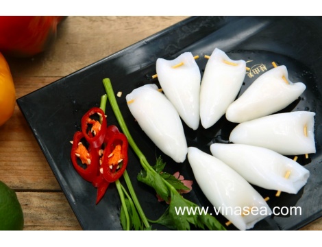 8-frozen-blanching-squid-stuffed-with-sticky-rice-1024x682