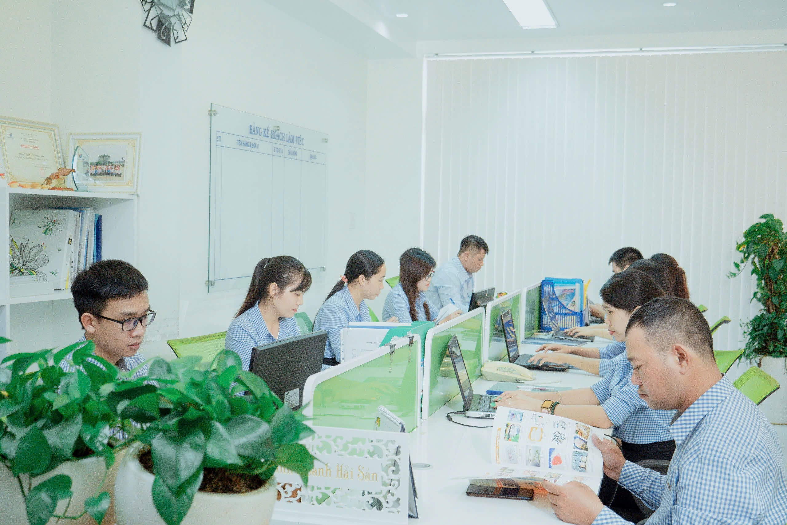 &quot;Lướt Sóng&quot; Thành Công: Vượt 134,2% Doanh Số Tháng 2